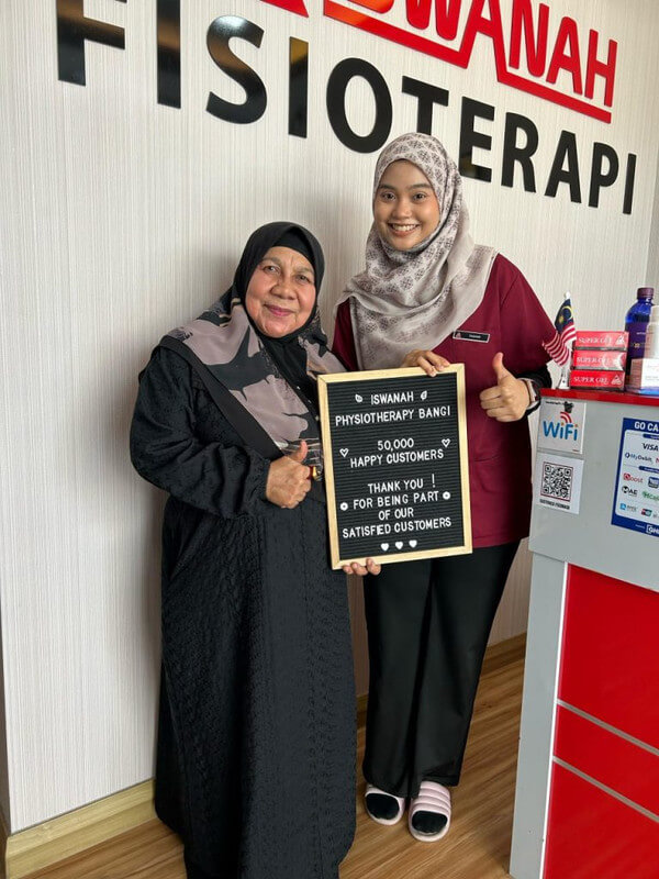 Sesi rehabilitasi bersama pelanggan di klinik